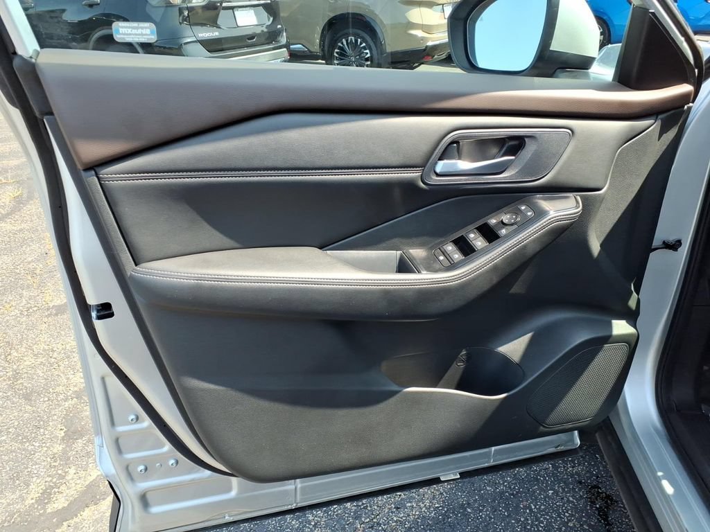 Certified 2023 Nissan Rogue SV w/ SV Premium B Package AWD/4WD image 16