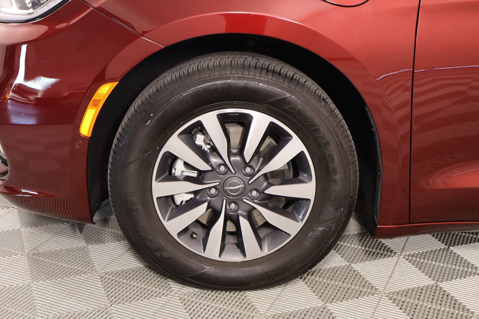 Used 2023 Chrysler Pacifica Touring-L image 17