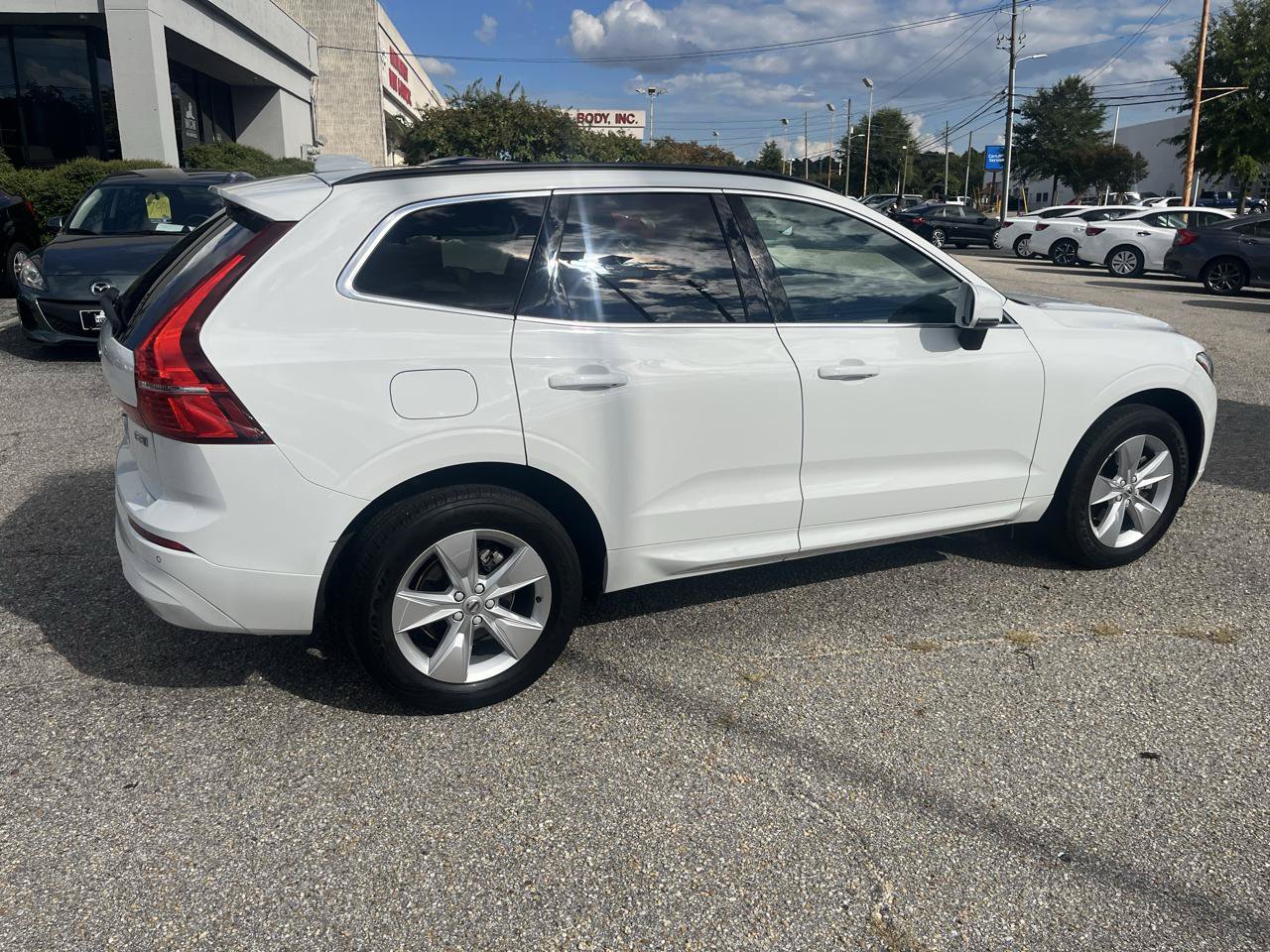 Used 2022 Volvo XC60 B5 Momentum AWD/4WD image 21