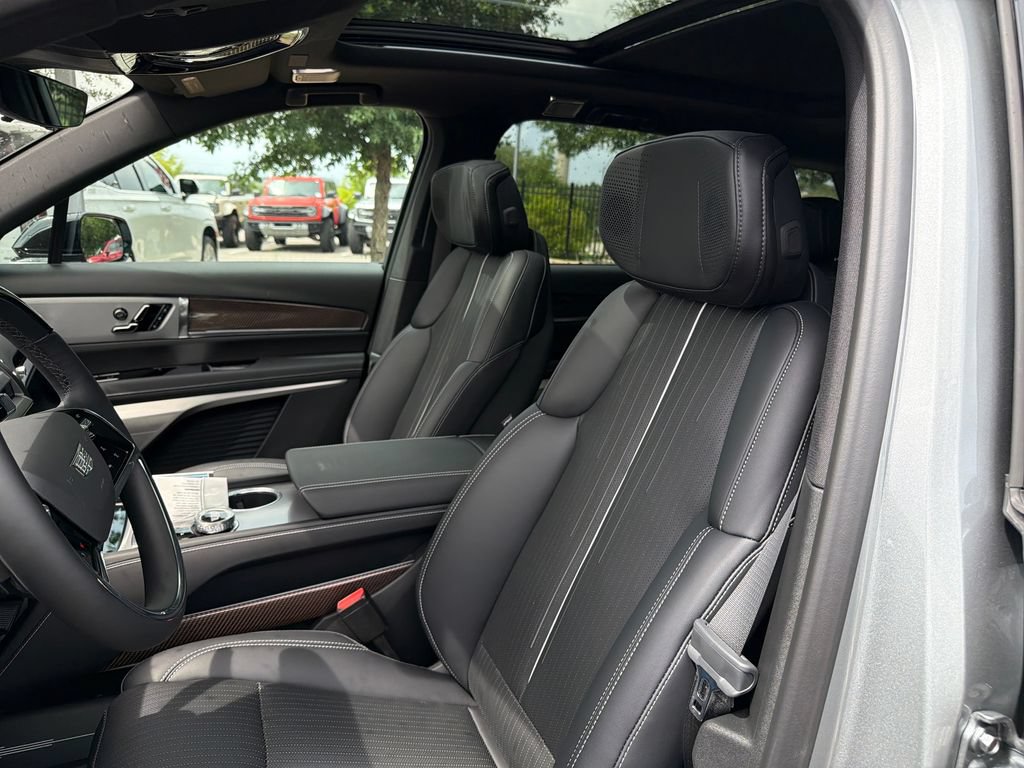 New 2027 Cadillac Vistiq Luxury w/ LPO, Floor Liner Package AWD/4WD image 20