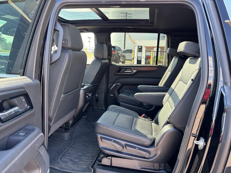 Used 2025 GMC Yukon XL Denali w/ Sun & Power Step Package AWD/4WD image 14