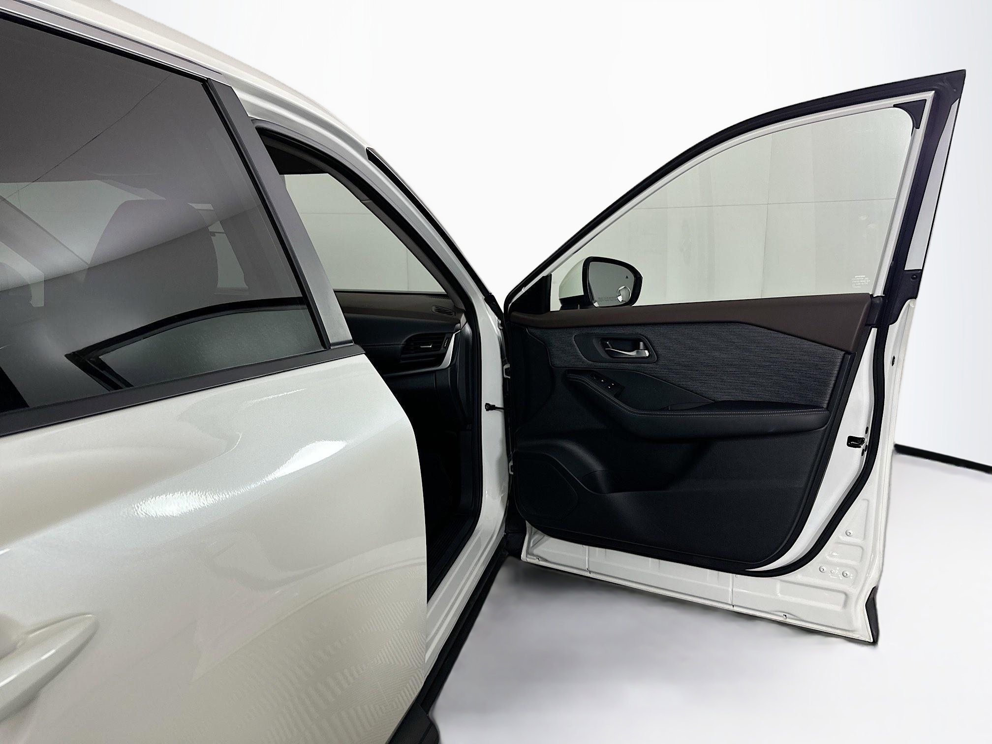 Used 2023 Nissan Rogue SV image 29