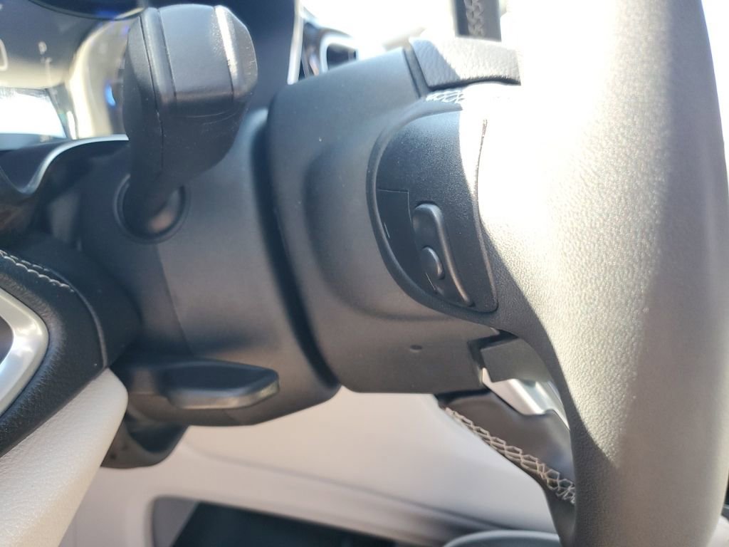 Used 2022 Chrysler Pacifica Limited image 14