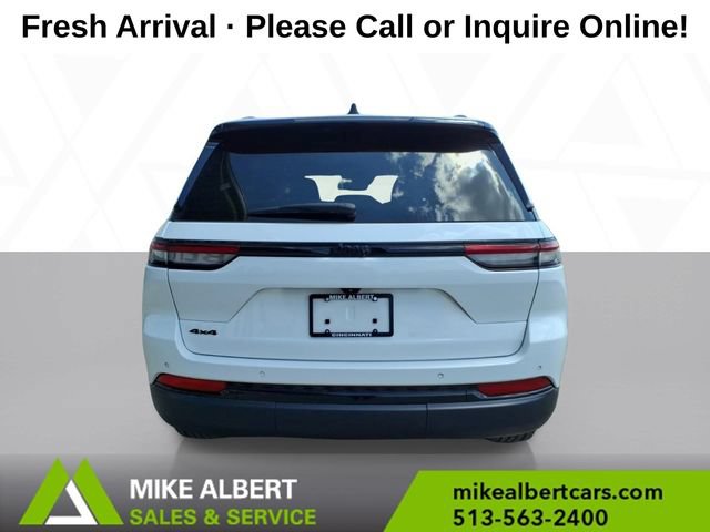 Used 2023 Jeep Grand Cherokee Altitude AWD/4WD image 6