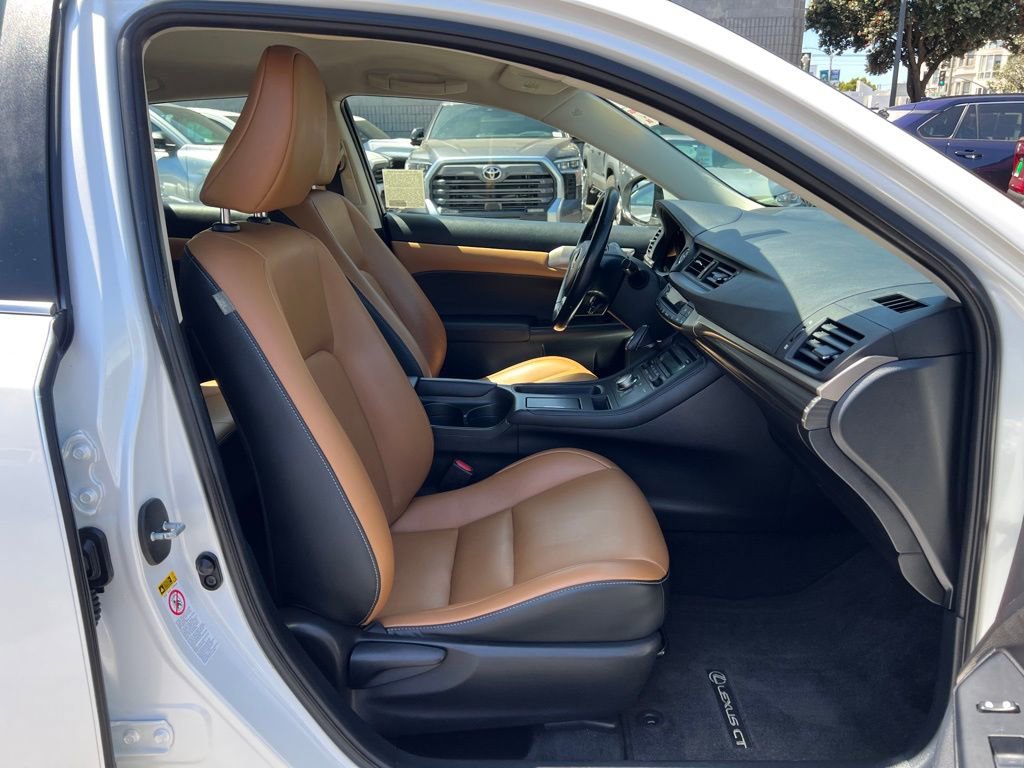Used 2017 Lexus CT 200h w/ Accessory Package 2 image 20