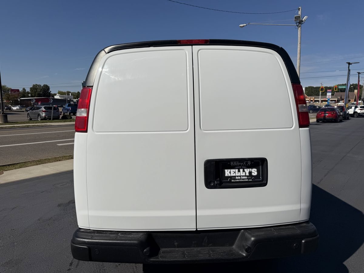 Used 2019 GMC Savana 2500 Extended RWD image 4