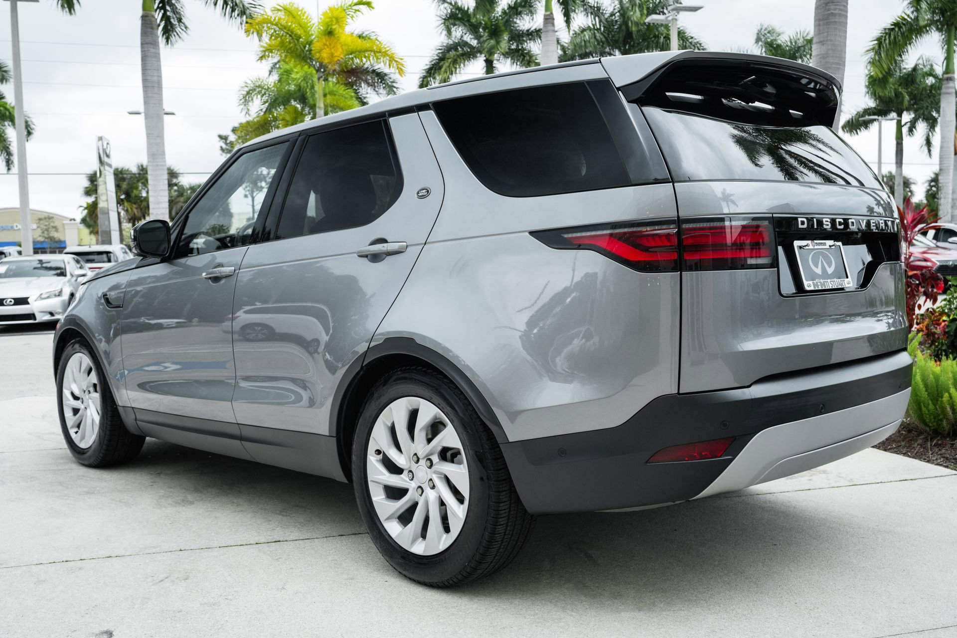 Used 2024 Land Rover Discovery S image 23