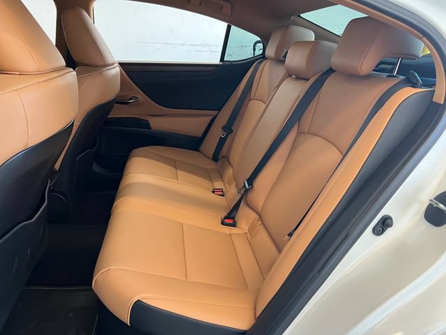 Used 2025 Lexus ES 300h w/ Premium Package FWD image 39