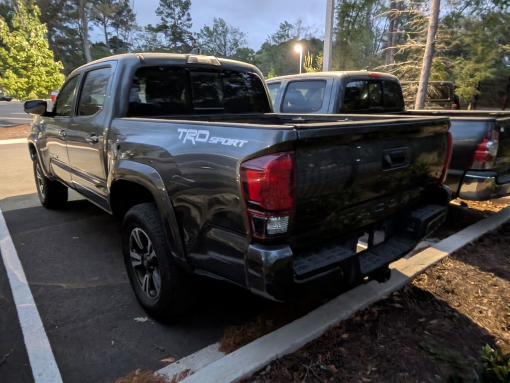 Used 2019 Toyota Tacoma TRD Sport w/ Technology Package image 5