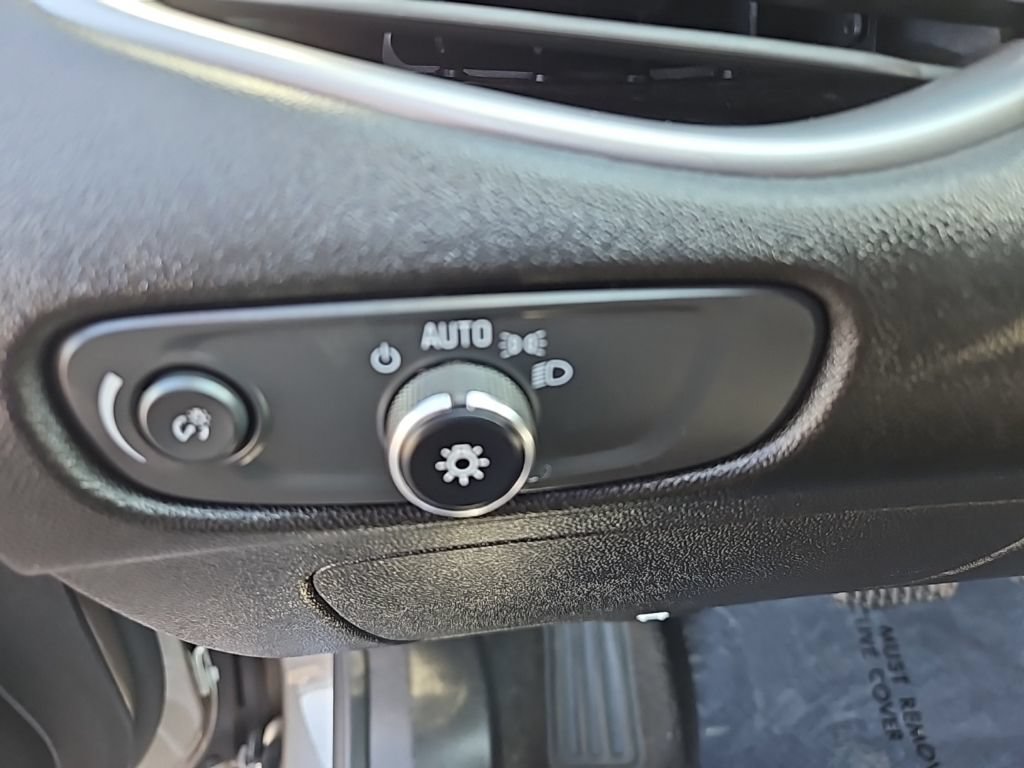 Used 2025 Chevrolet Malibu LT FWD image 11