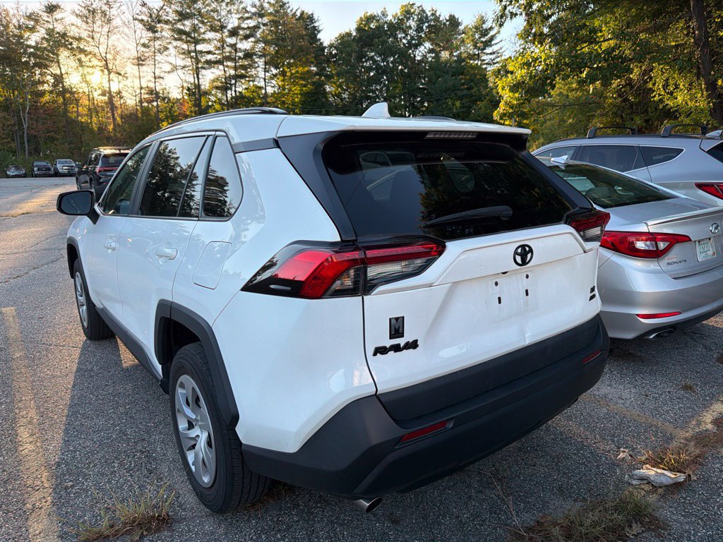 Used 2021 Toyota RAV4 LE AWD/4WD image 2