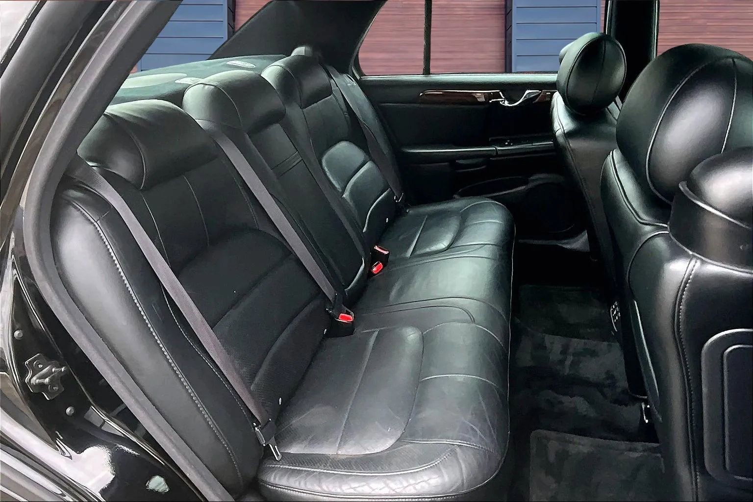 Used 2002 Cadillac De Ville DTS w/ Premium Equipment Pkg image 25