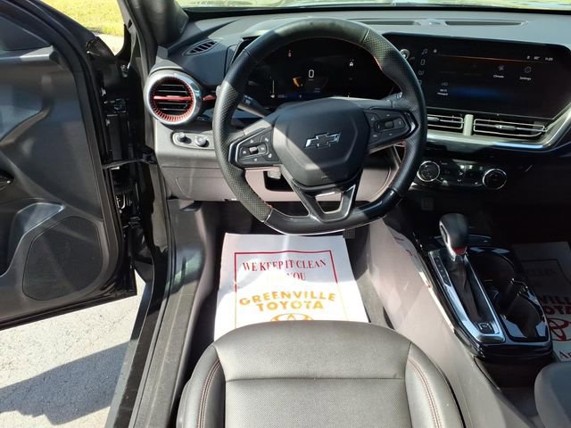 Used 2025 Chevrolet Trax RS w/ Sunroof Package FWD image 11