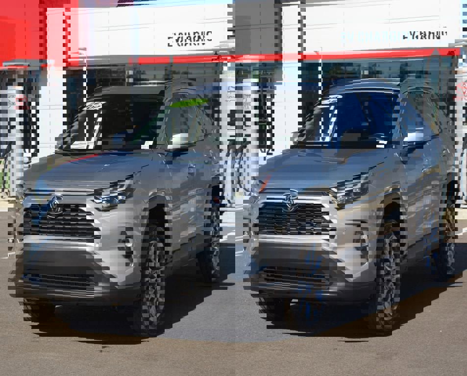 Used 2025 Toyota RAV4 XLE Premium image 24