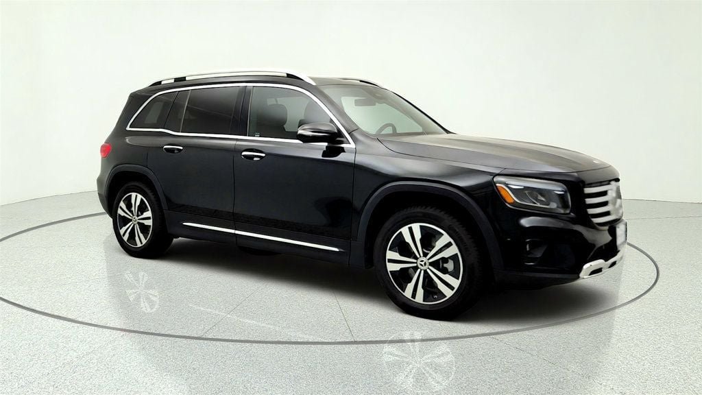 Used 2024 Mercedes-Benz GLB 250 4MATIC w/ Exclusive Package image 3
