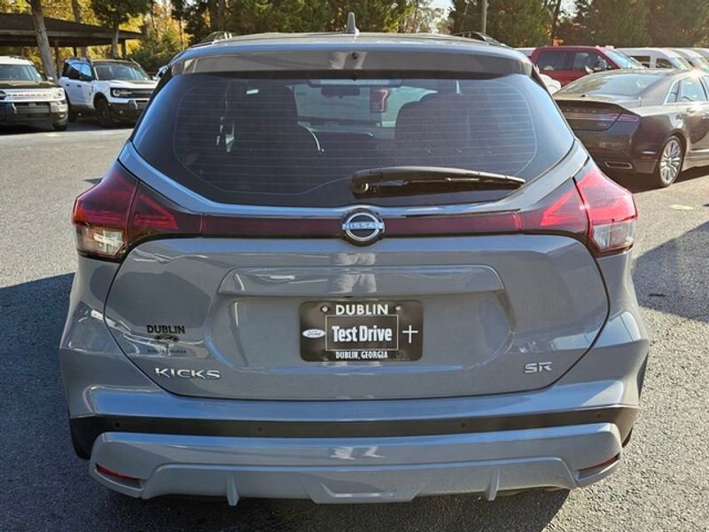 Used 2024 Nissan Kicks SR image 12