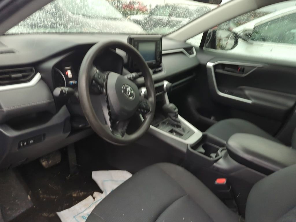 Used 2020 Toyota RAV4 LE image 7