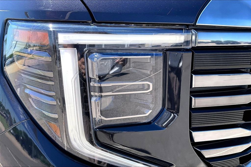 Used 2022 GMC Sierra 1500 AT4 w/ AT4 Premium Package AWD/4WD image 32