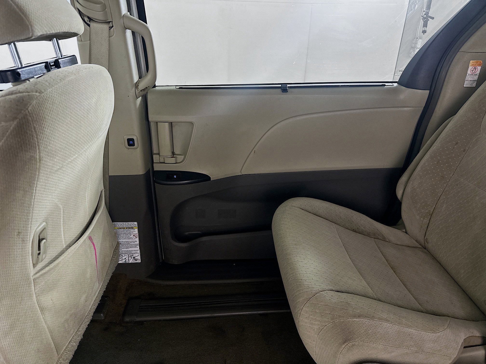 Used 2017 Toyota Sienna LE image 24