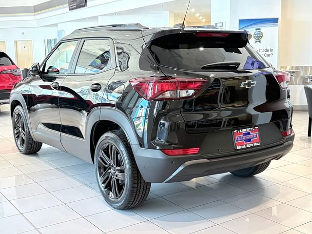New 2026 Chevrolet TrailBlazer LT w/ Midnight Edition FWD image 4