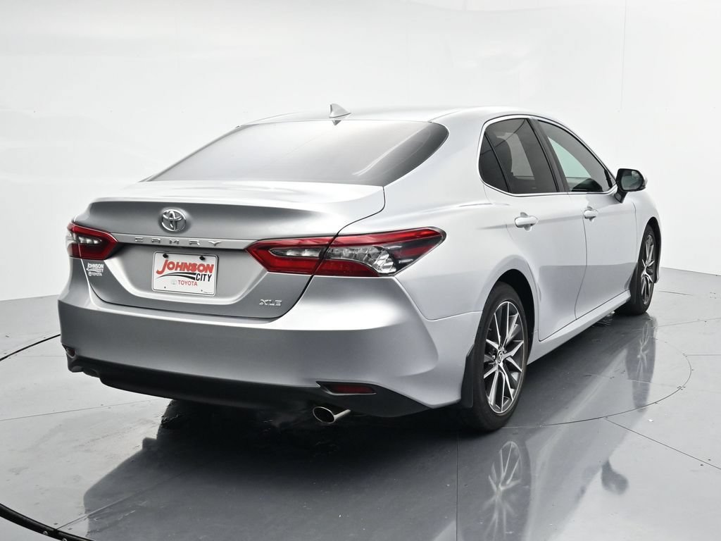 Used 2022 Toyota Camry XLE FWD image 6