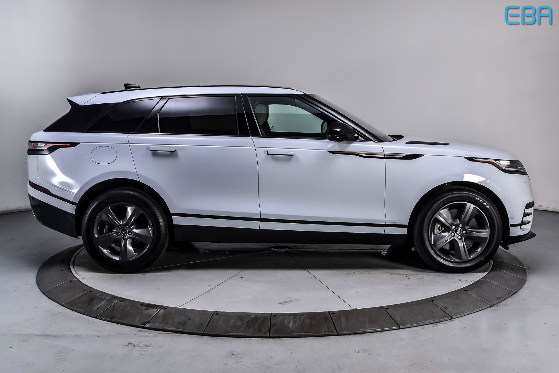 Used 2021 Land Rover Range Rover Velar R-Dynamic S image 7