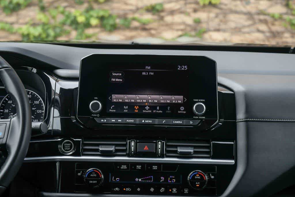 Used 2024 Nissan Pathfinder SV w/ SV Premium Package FWD image 14