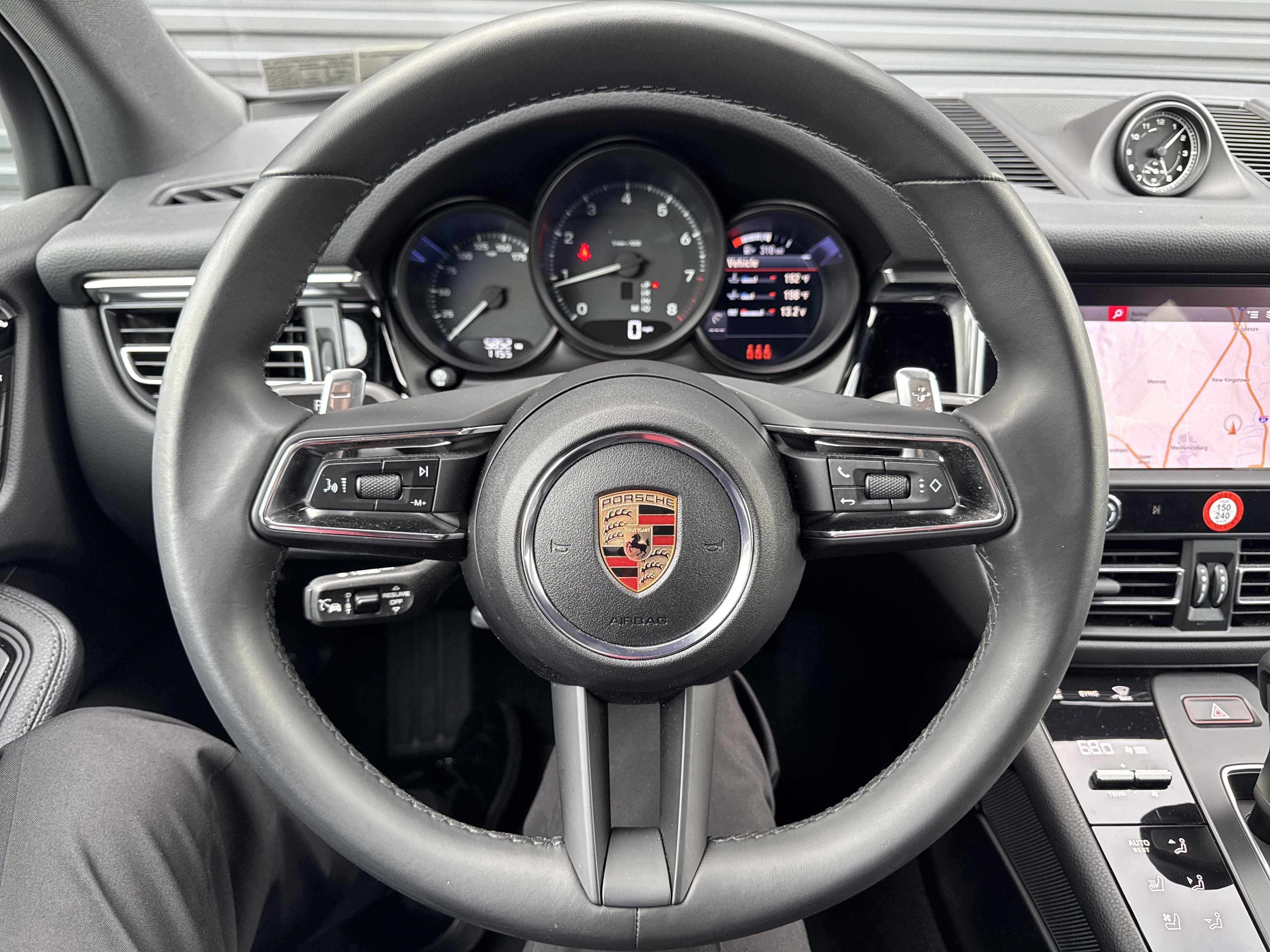 Certified 2025 Porsche Macan image 13