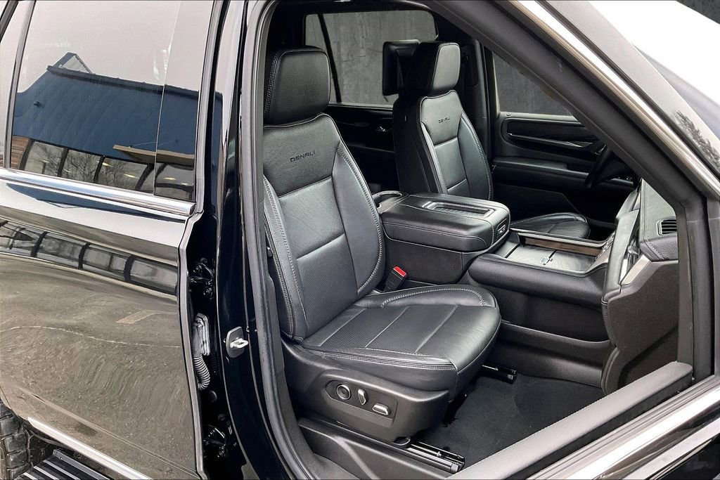 Used 2021 GMC Yukon Denali w/ Denali Ultimate Package image 30