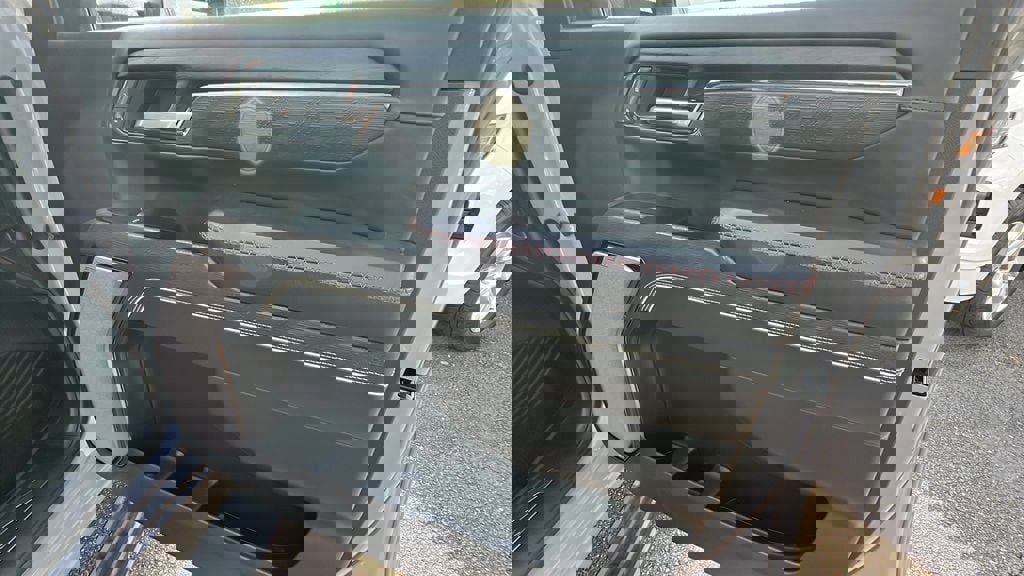 Used 2024 GMC Sierra 2500 AT4X image 16