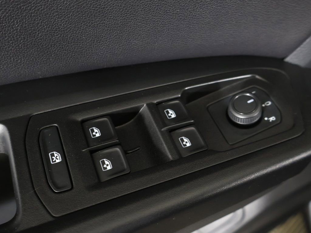 Used 2020 Volkswagen Atlas Cross Sport SE image 37