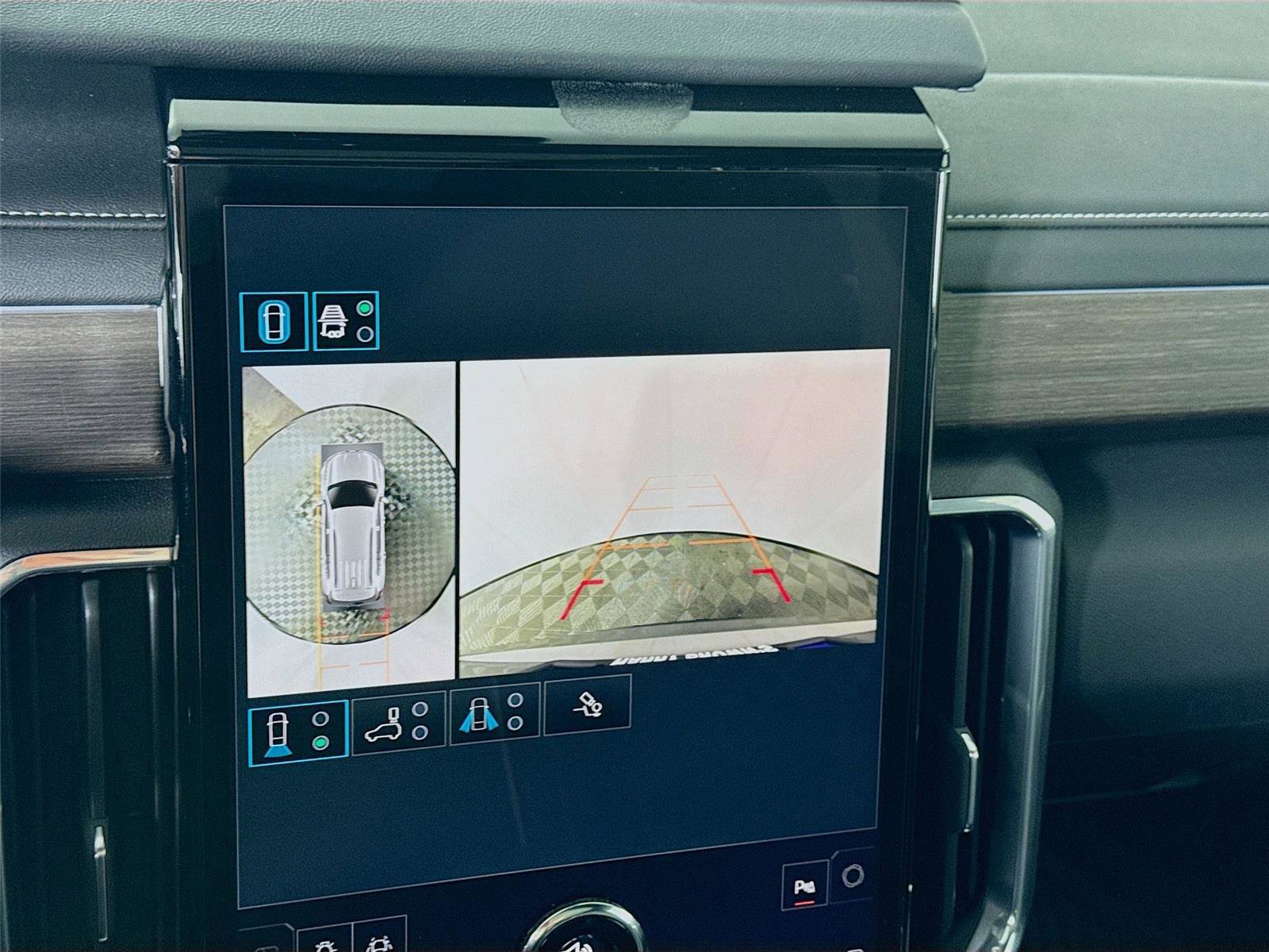 Used 2025 GMC Acadia Denali w/ Super Cruise Package image 8