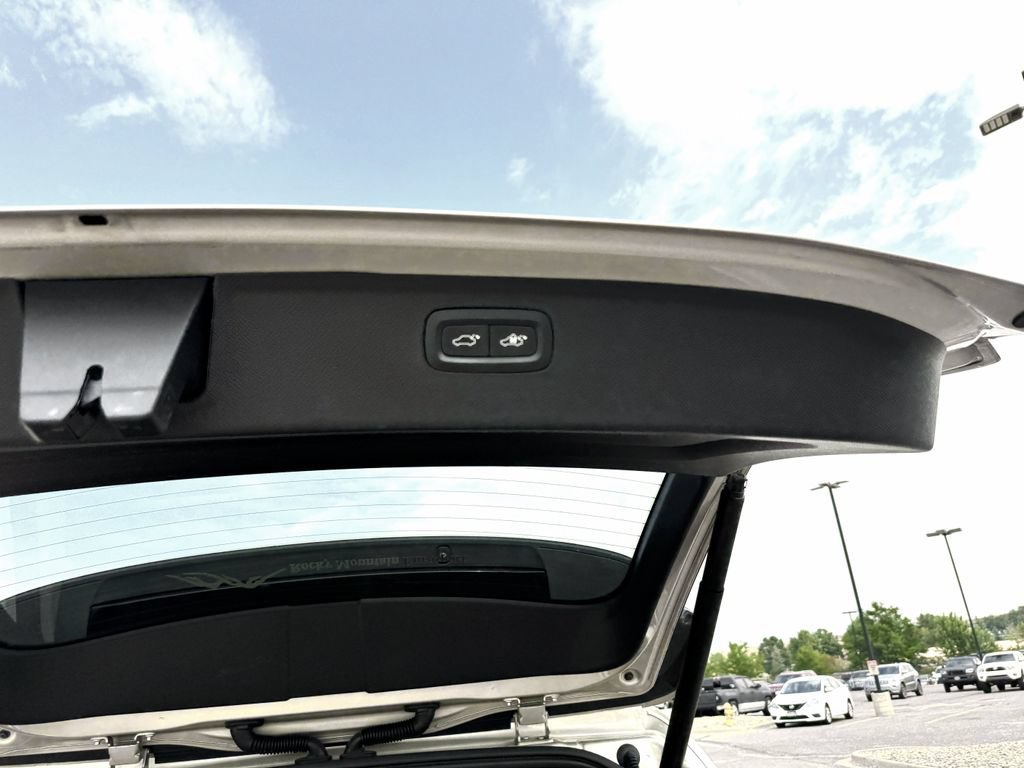 Used 2016 Volvo XC90 T6 Inscription w/ Vision Package AWD/4WD image 13