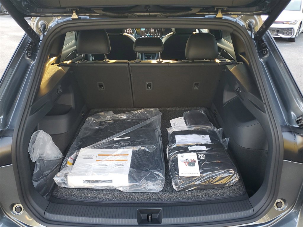 New 2026 Volkswagen Tiguan SE R-Line image 8