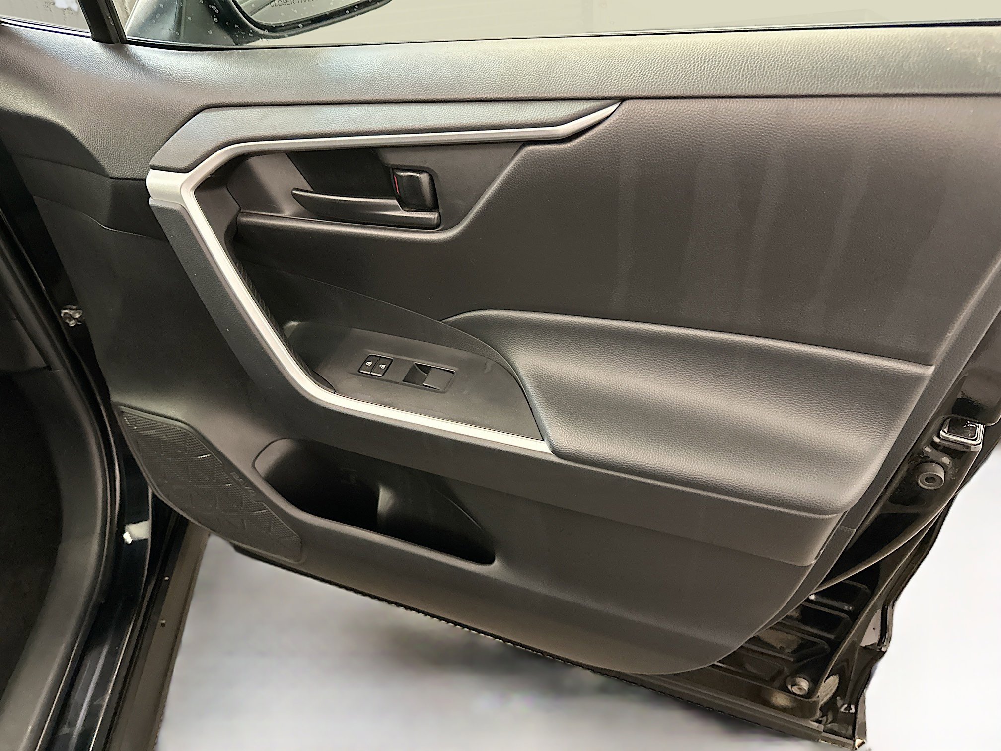 Used 2024 Toyota RAV4 LE image 33