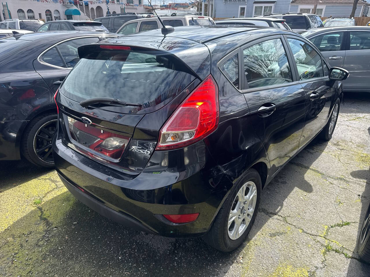 Used 2015 Ford Fiesta SE image 5