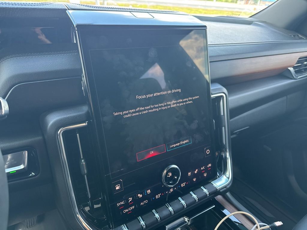 Used 2025 GMC Yukon Denali w/ Denali Reserve Package image 10