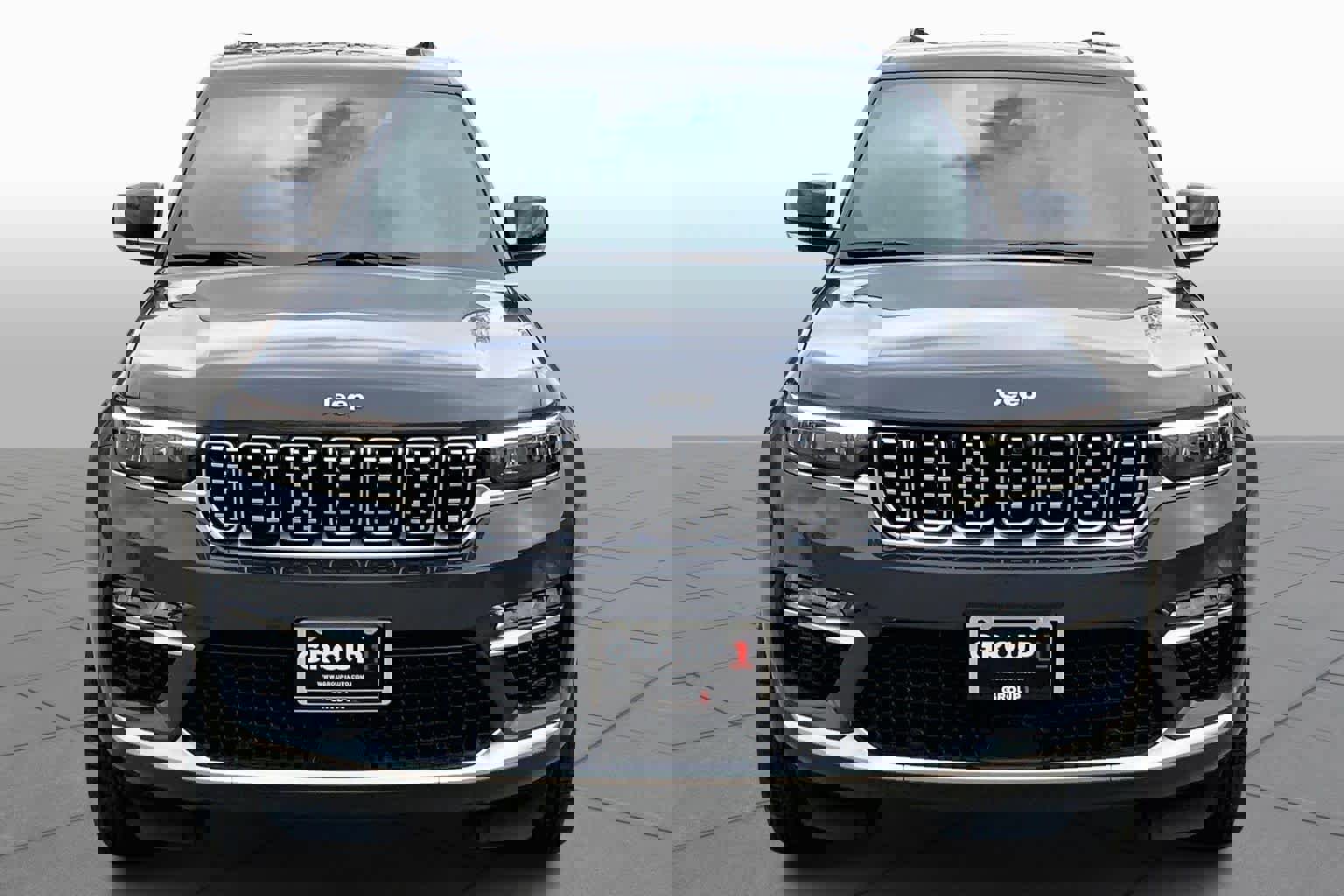 Used 2025 Jeep Grand Cherokee Summit image 4