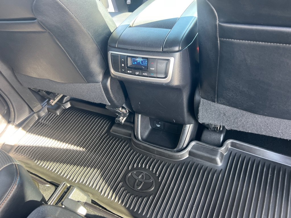 Used 2017 Toyota Highlander Limited AWD/4WD image 21
