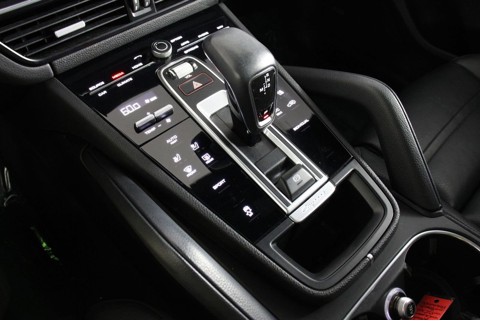 Certified 2023 Porsche Cayenne Platinum Edition image 18