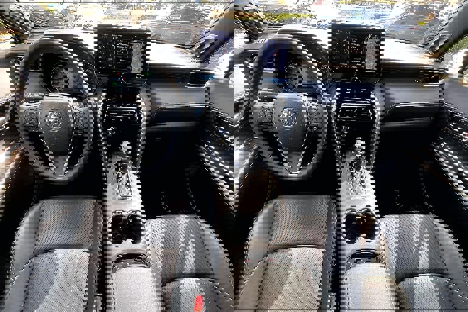 Used 2021 Toyota Venza Limited w/ Advanced Technology Package image 16