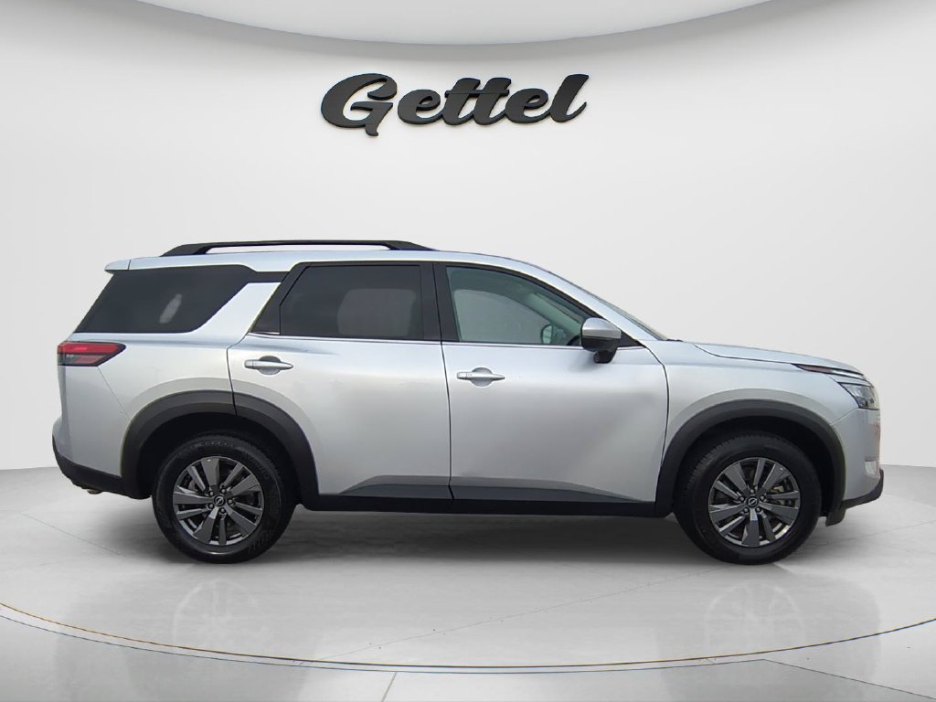 Certified 2025 Nissan Pathfinder SV FWD image 4