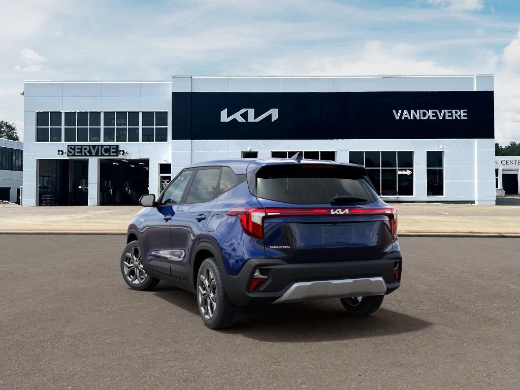 New 2026 Kia Seltos LX FWD image 7
