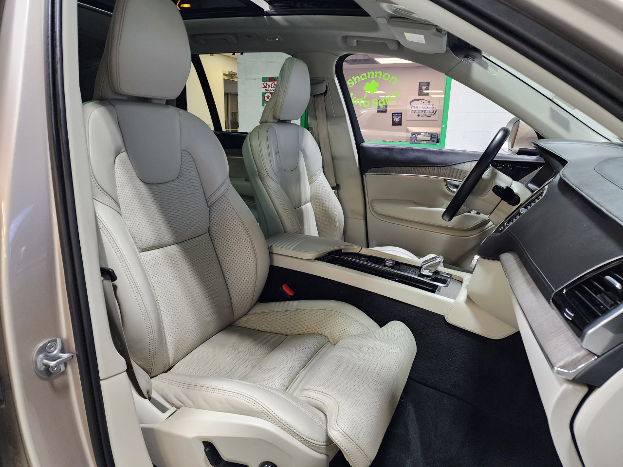 Used 2023 Volvo XC90 B6 Ultimate w/ Protection Package Premier image 29