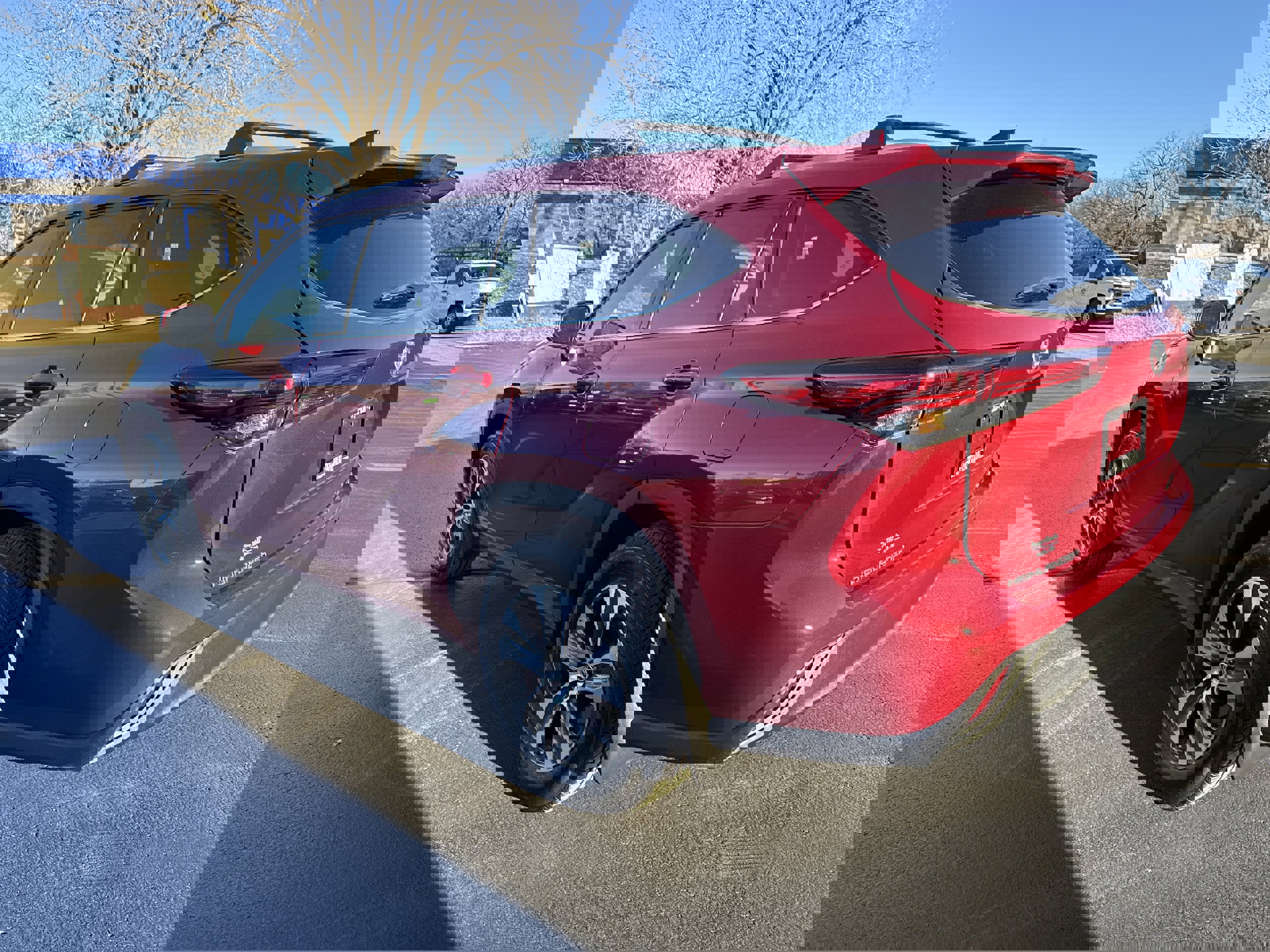 Used 2022 Toyota Highlander XLE image 3