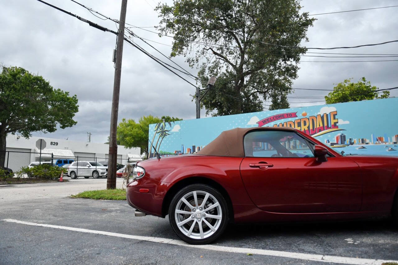Used 2006 MAZDA MX-5 Miata Grand Touring w/ Premium Pkg RWD image 33