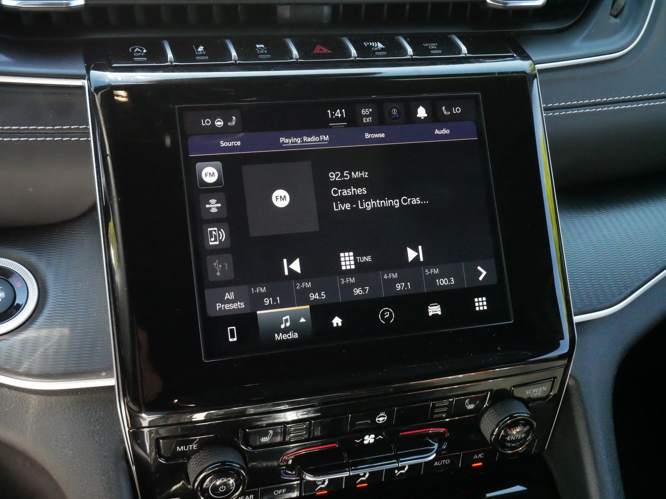 Used 2023 Jeep Grand Cherokee Altitude AWD/4WD image 23