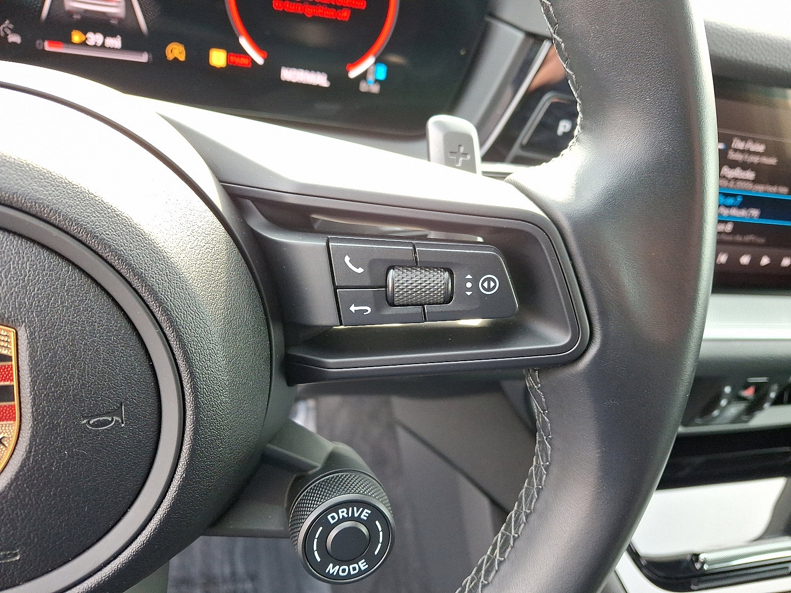 Used 2024 Porsche Cayenne Coupe image 23