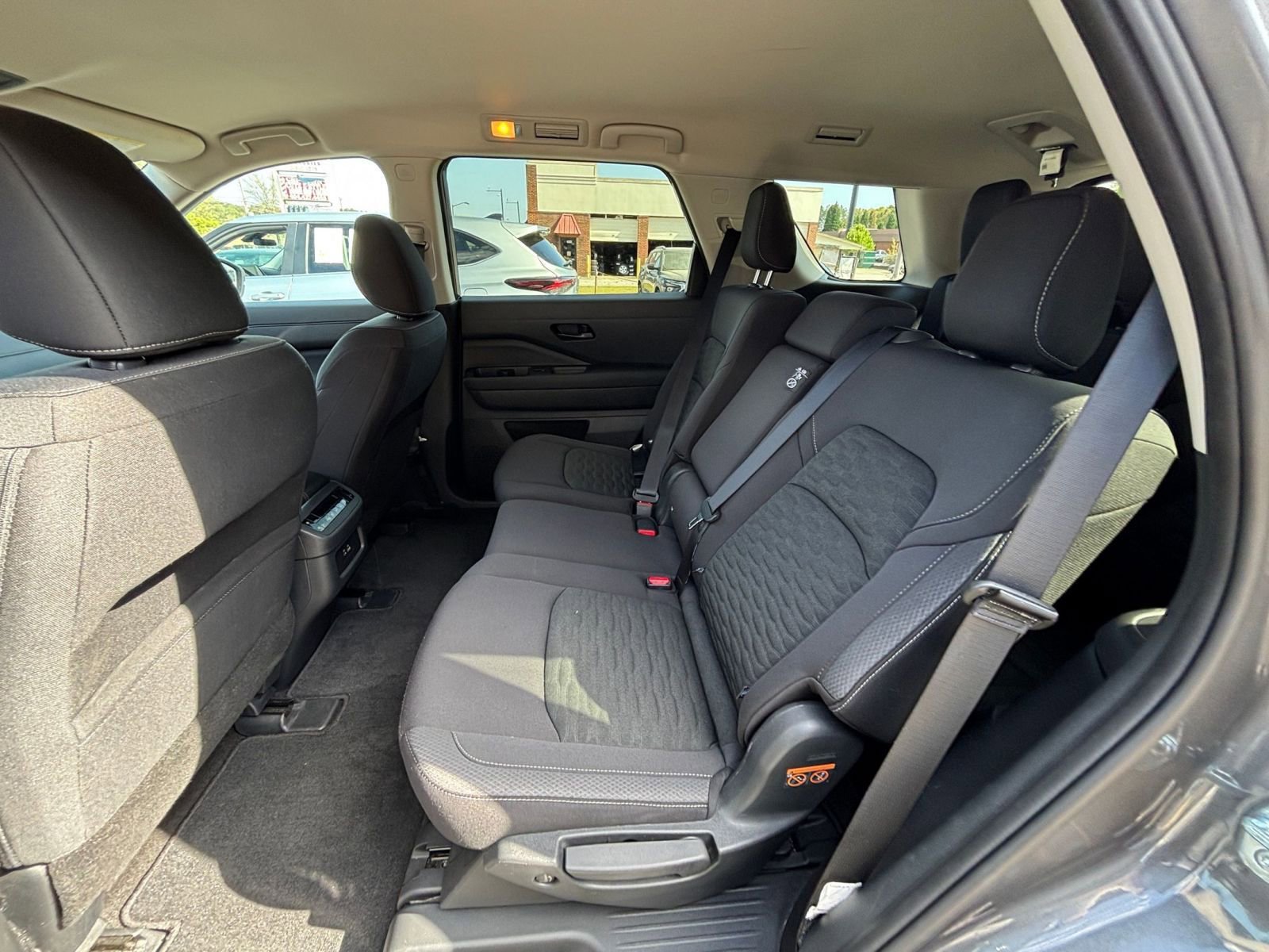 Used 2025 Nissan Pathfinder SV image 31