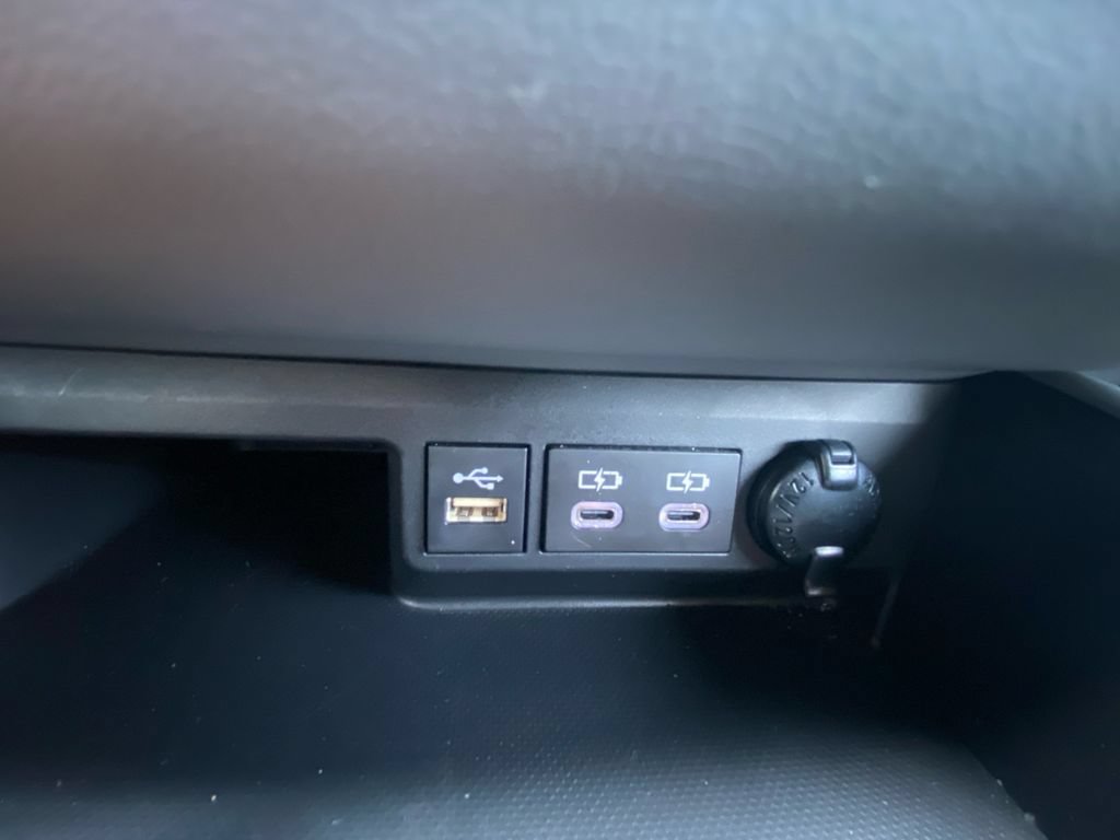 Used 2023 Toyota Highlander LE AWD/4WD image 24